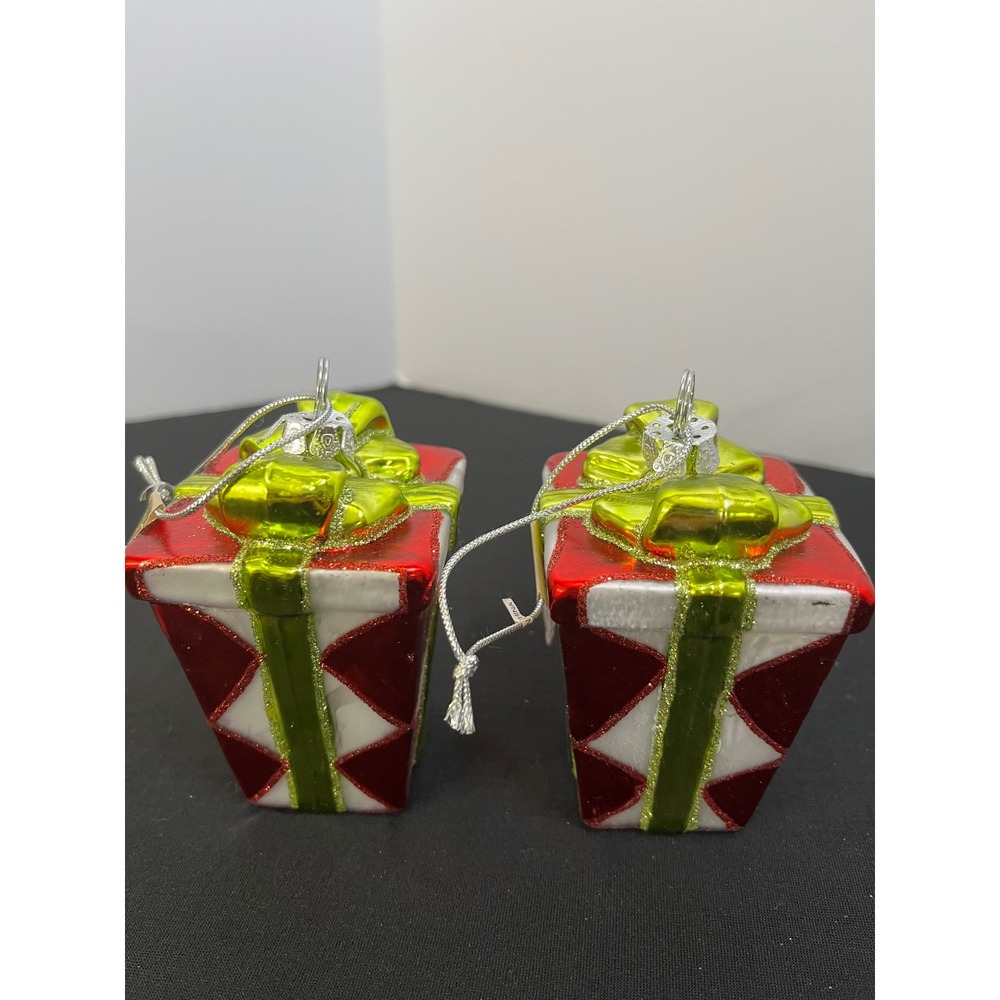 Designer's Excellence Glass Gift Box Christmas Ornaments Set of 2 Red Green 3.5" - Picture 2 of 9